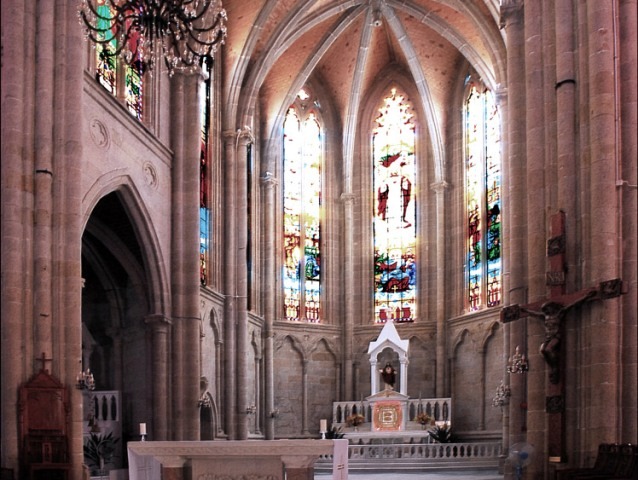 [Katedral-sacred-Heart-Interior8.jpg]
