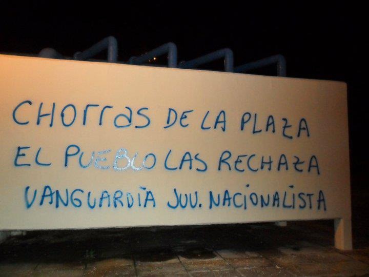 [Pintadas-a-sede-de-madres-de-plaza-d%255B8%255D.jpg]