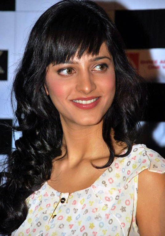 [shruthi%2520hasan%2520new%2520style%255B2%255D.jpg]