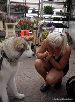 Munson makes a friend at the flower market