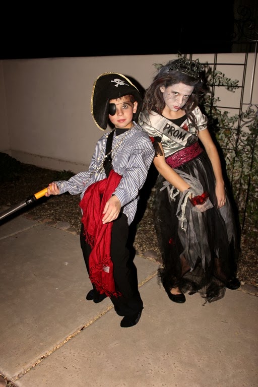 [pirate%2520and%2520dead%2520prom%255B3%255D.jpg]