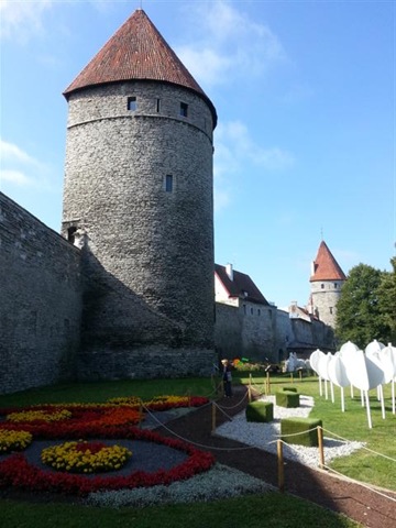 [20130727_Medieval-Walls-Tallinn-flow%255B1%255D.jpg]