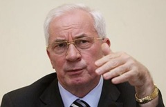 azarov-prosit-sudit-ego
