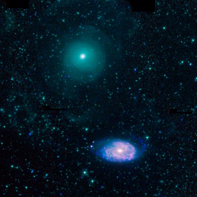NGC 470 acima e NGC 474 abaixo