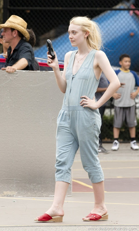 Dakota-Fanning-sexy-sedutora-desbaratinando-sexta-proibida (45) Dakota-Fanning-sexy-sedutora-desbaratinando-sexta-proibida (45)