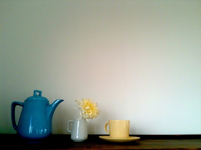 [second%2520hand%2520styling%2520blue%2520teapot%255B4%255D.jpg]