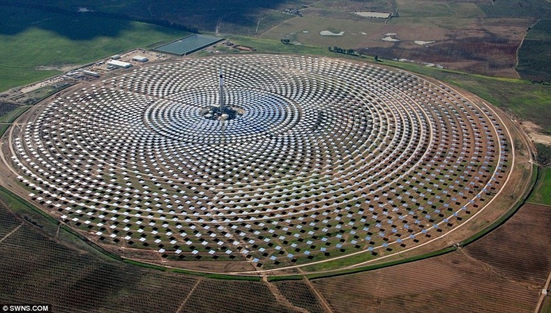 وزاره الكهرباء في اسبانيا  Gemasolar-power-plant-1%25255B2%25255D