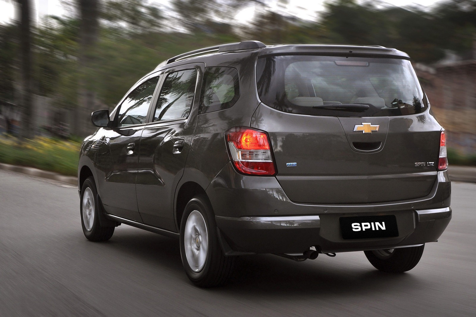 [2013-Chevrolet-Spin-105%255B2%255D.jpg]
