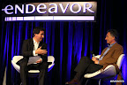 Andy Freire, Presidente de Endeavor, entrevistando a Mauricio Macri, Jefe de Gobierno de la Ciudad de Buenos Aires. Gentileza: Muchnik.