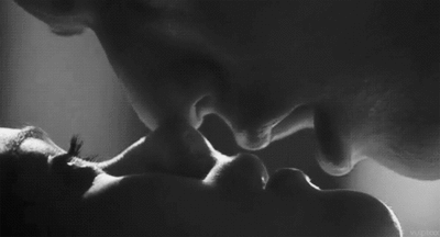 black-and-white-gif-kiss-sex-Favim.com-234079