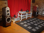 Très très bel ensemble avec EGGLESTONWORKS en enceintes, Luxman en amplification et lecteur CD, impressionnante électronique EDGE et fantastique platine vinyle WILSON BENESH - www.chantlibre.com