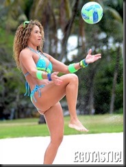 Jennifer-Nicole-Lee-In-Bikini-Playing-Volleyball-In-Miami-06-675x900