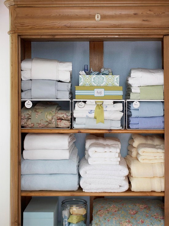 [linen%2520cabinet%2520organization%2520via%2520bhg.jpg]