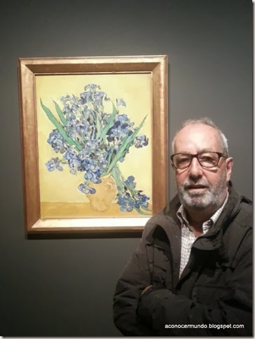 Amsterdam. Museo de Van Gogh. Florero con Iris contra un fondo amarillo. Carmelo - WA0003