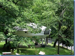 8939 Signal Mountain, Tennessee - Flying Saucer House