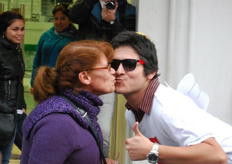 kissing-protest-5 kissing-protest-5