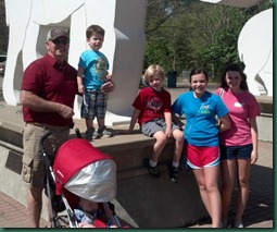 family pic at memphis zoo