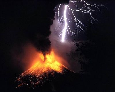 [400px-Volcano-lightning%255B2%255D.jpg]