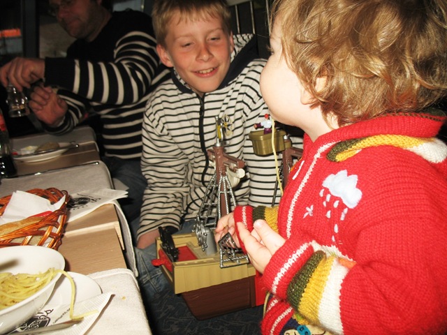 [2012-05-10%2520Leander%2520eating%2520spagetti%255B3%255D.jpg]