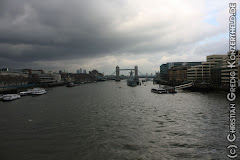 Blick von der London Bridge zur Tower Bridge breit