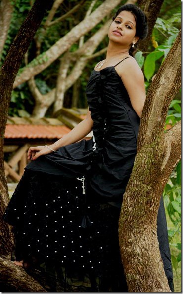 actress_sadhika_venugopal_latest_stylish_pic