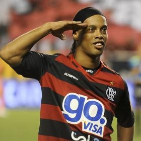 [Ronaldinho%255B2%255D.jpg]