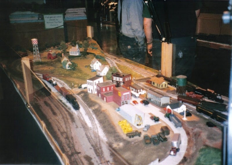 [07-HO-Scale-Layout-at-the-Lewis-Coun%255B1%255D.jpg]