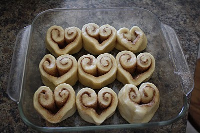 [poppies%2520at%2520play%2520heart%2520cinnamon%2520roll%2520image%255B4%255D.jpg]