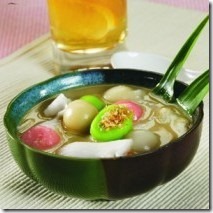 Minuman Wedang santan dengan bola-bola ketan Minuman Wedang santan dengan bola-bola ketan