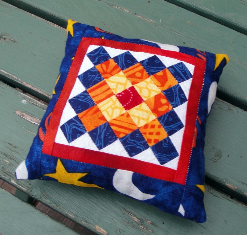 [0%25206%2520mini%2520quilt%2520pincushion%255B3%255D.jpg]