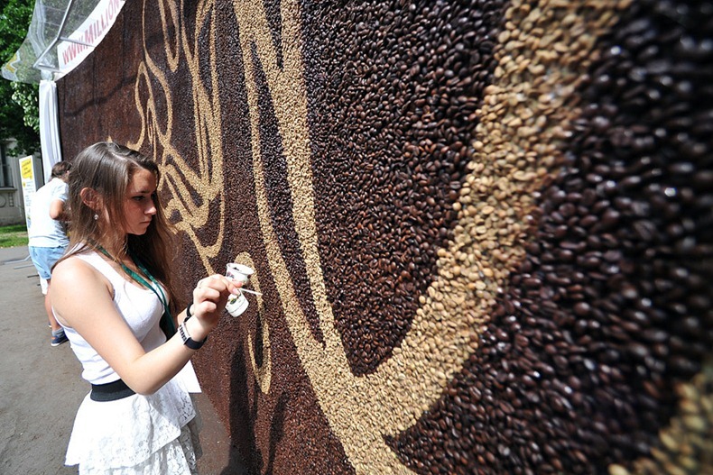 حبات القهوة .. Coffee-mosaic-7
