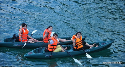 Kayaking-group-low.jpg
