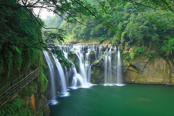 800px-ShiFengWaterFall_002.jpg 800px-ShiFengWaterFall_002.jpg