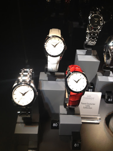 Loving these lacquered leather bands from Tissot. How cool is this cherry red style? Loving these lacquered leather bands from Tissot. How cool is this cherry red style?