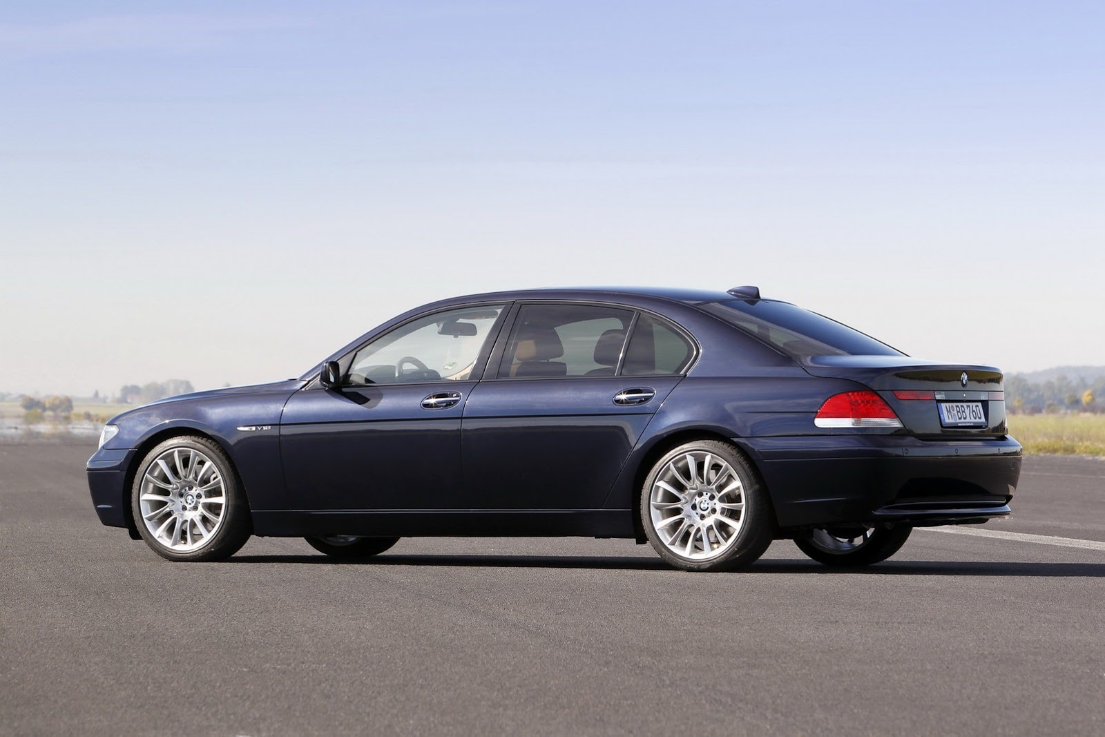 [BMW-V12-7-Series-27%255B2%255D.jpg]