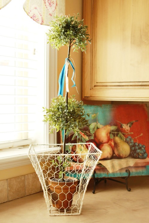 DIY Chicken Wire Basket by Make it Do