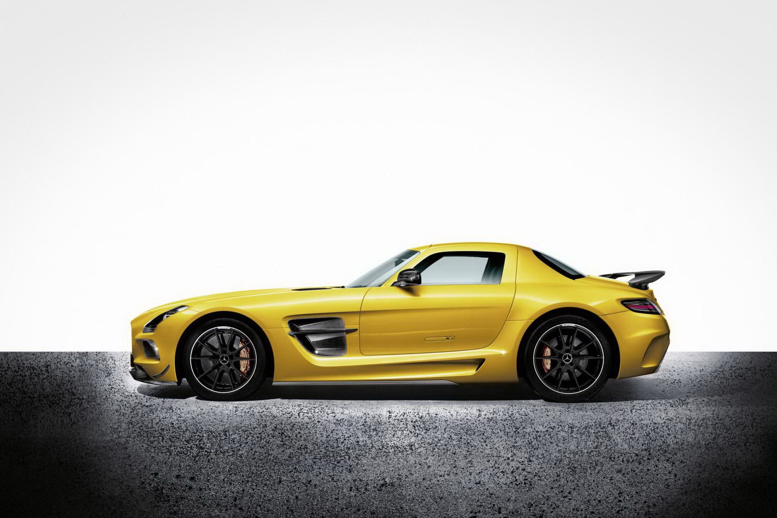 Mercedes-SLS-AMG-Black-Series-7%255B2%255D.jpg