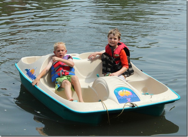 a paddleboats 2 e