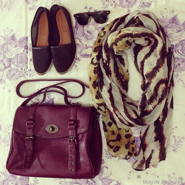 look calça estampada renner, tricot branco, bolsa burgundy e lenço estampa animal print (2)