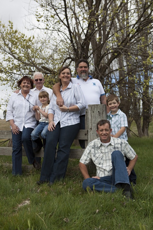 [family%2520on%2520fence%255B7%255D.jpg]