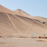 Flaming mountains - dunes, chameaux et basket