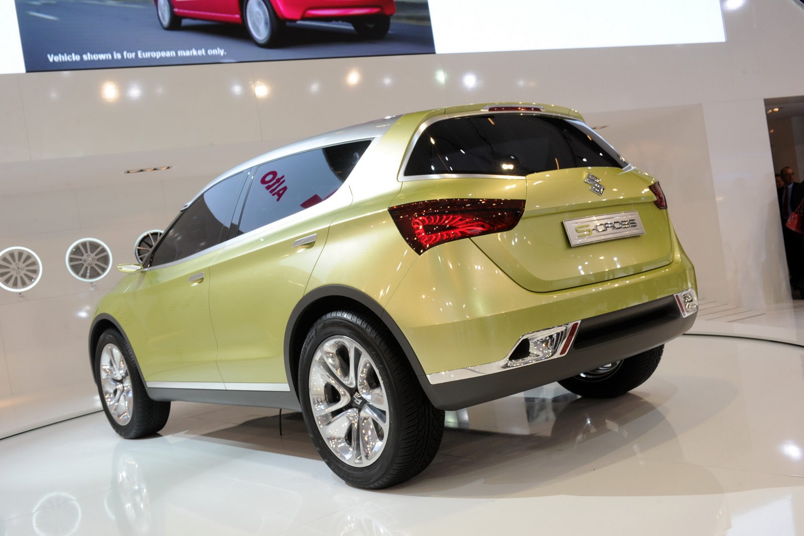 [Suzuki-S-CROSS-Concept-3%255B2%255D.jpg]