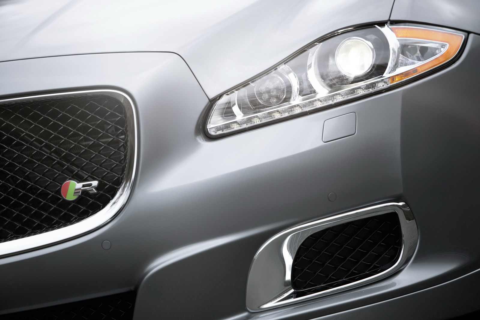 [2014-Jaguar-XJR-27%255B2%255D.jpg]