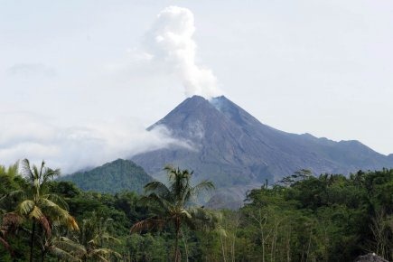 [236738-volcan-indonesien-merapi-attire-milliers%255B4%255D.jpg]