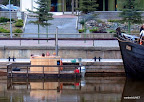 Everything is possible here: take a bath in hot tub on the river..