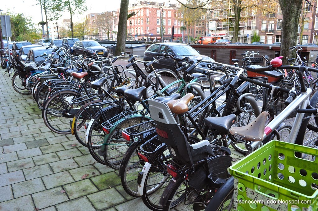 [Amsterdam.-Detalles.-Bicicletas---DS%255B2%255D.jpg]
