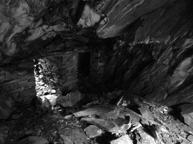 [Insidetunneltopit1280x9606.jpg]