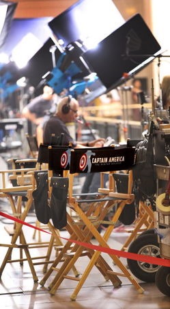 Amerika Kapitány és Fekete Özvegy csókja az Amerika Kapitány 2 forgatásán 06