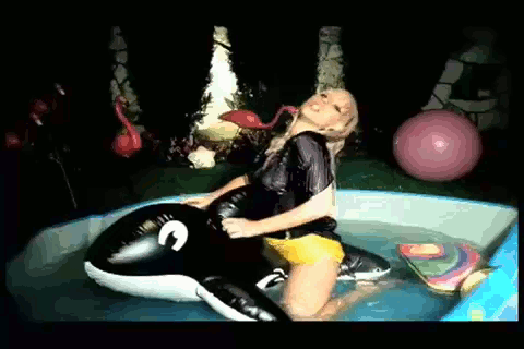 [gaga-whale%255B4%255D.gif]