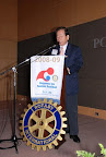 PRESIDENTE DK LEE EN CONF UCA.JPG